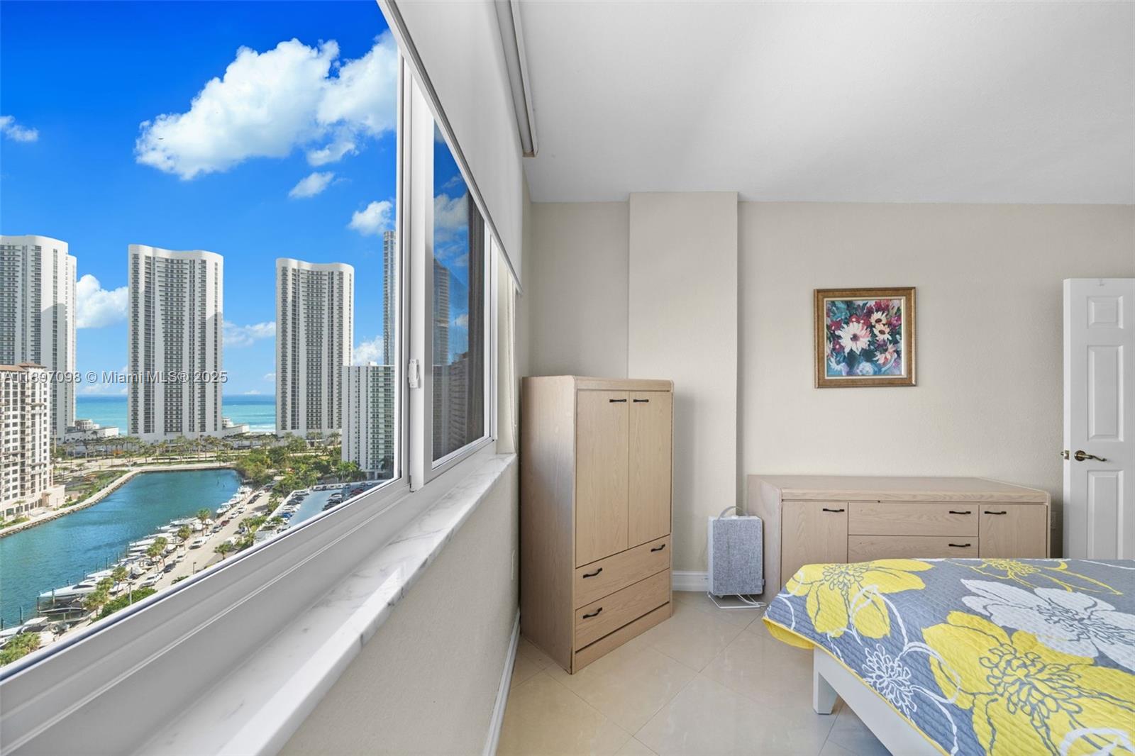 Ver detalles 1707 2 / 2 1350 sq. ft. $ 2025-10-16 0 foto