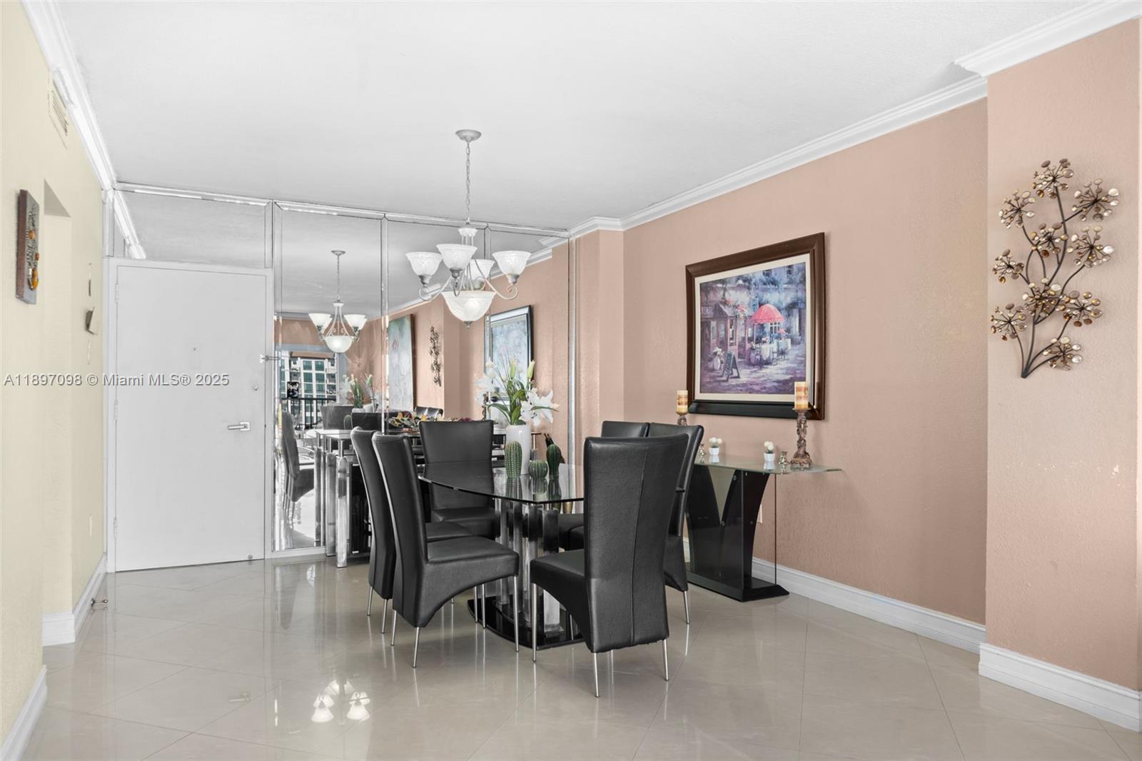 Ver detalles 1707 2 / 2 1350 sq. ft. $ 2025-10-16 0 foto