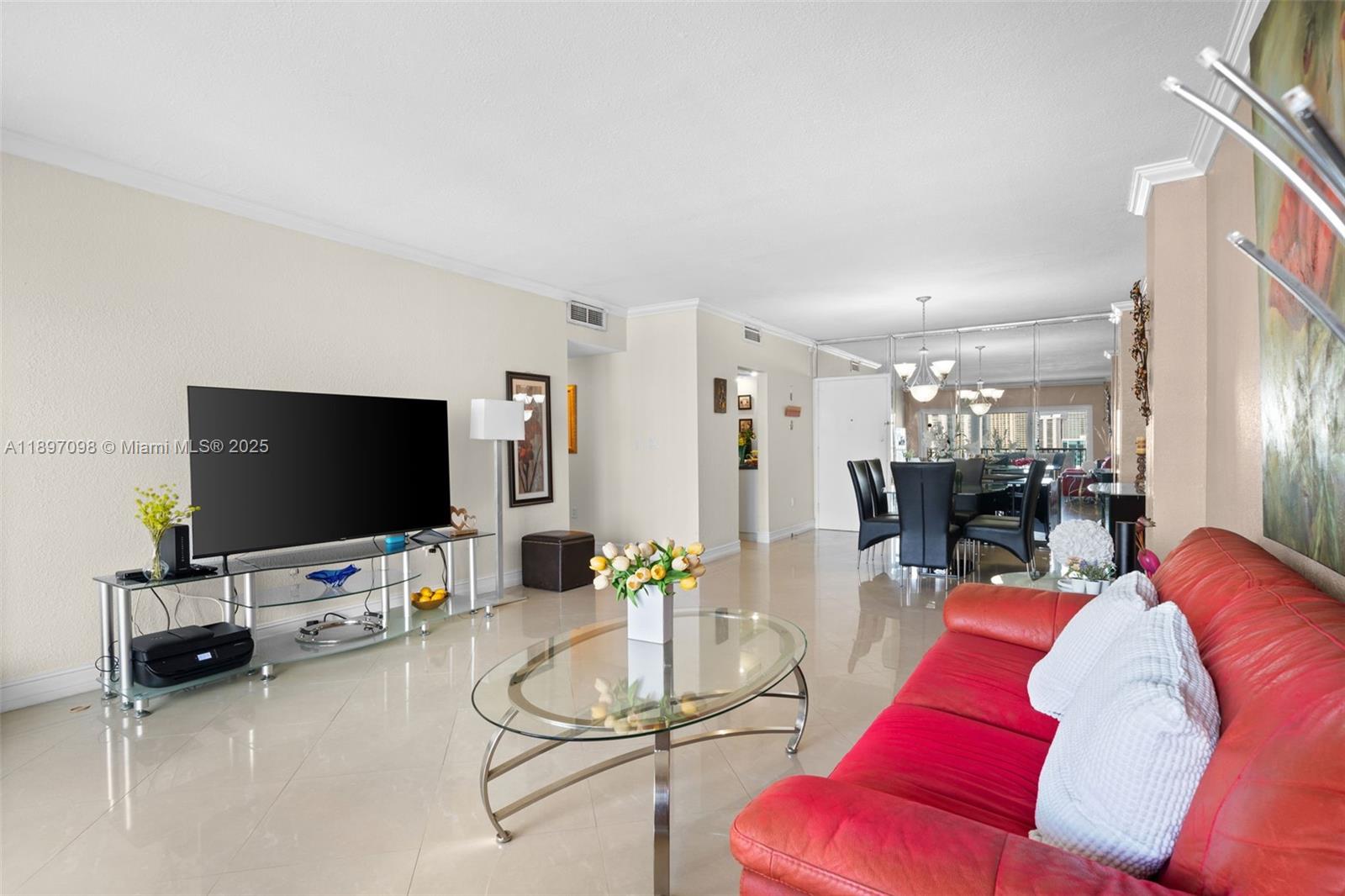 Ver detalles 1707 2 / 2 1350 sq. ft. $ 2025-10-16 0 foto