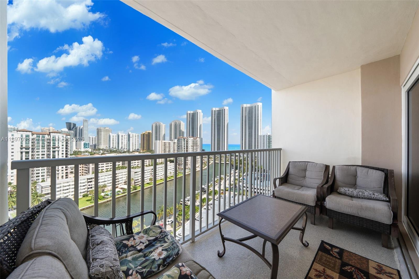 Ver detalles 1707 2 / 2 1350 sq. ft. $ 2025-10-16 0 foto