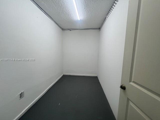 See details E106 / sq. ft. $ 2025-10-17 0 Photo