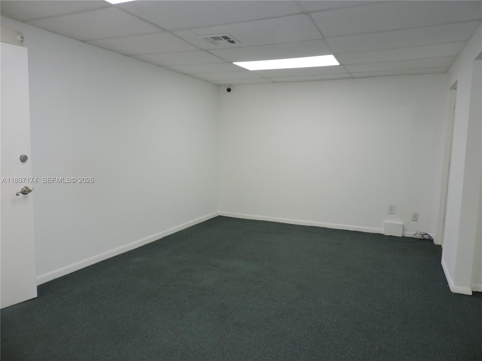 E106  /   sq. ft. $ 2026-01-06 0 Photo