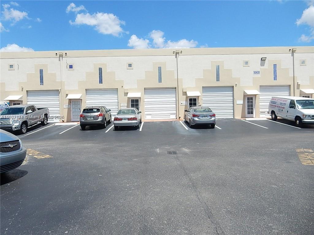 See details E106 / sq. ft. $ 2025-10-17 0 Photo