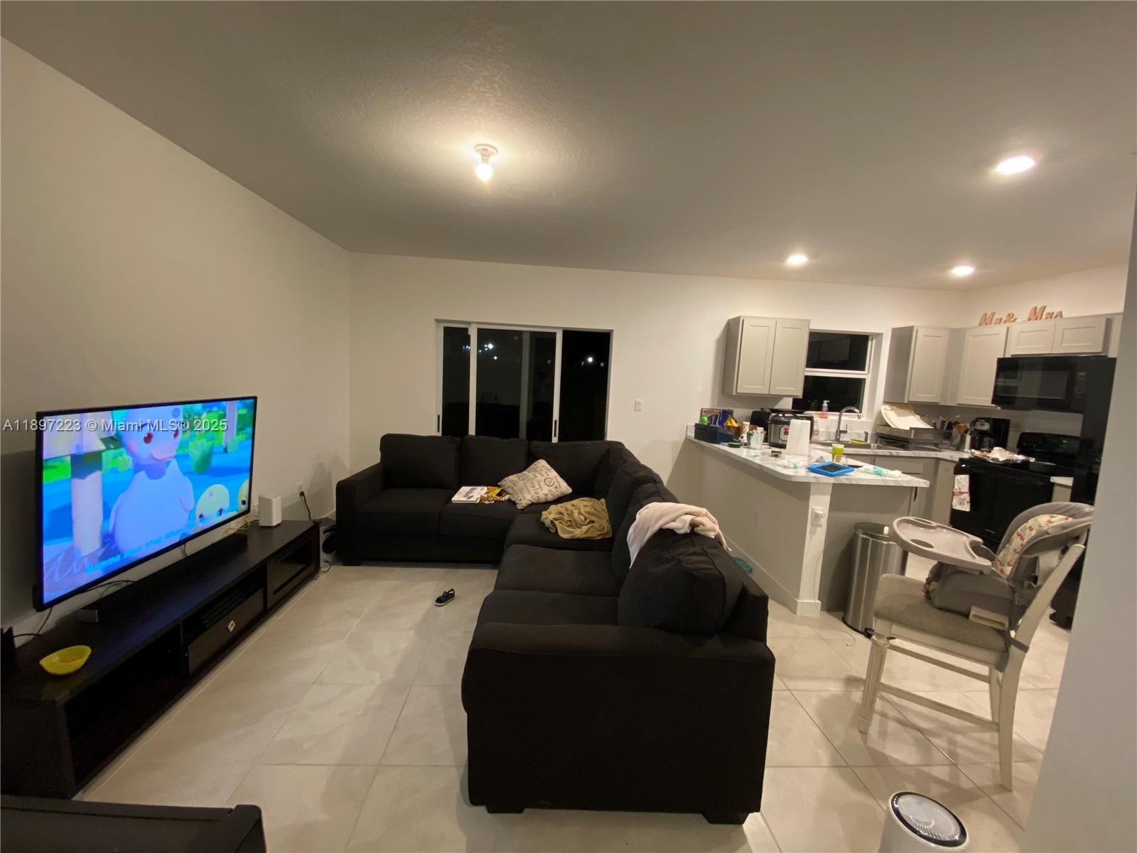 Ver detalles 493 3 / 3 1512 sq. ft. $ 2025-10-16 0 foto