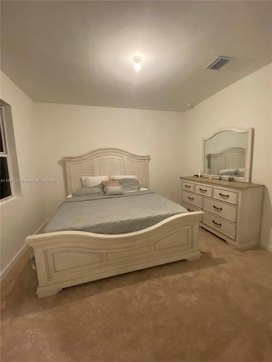 Ver detalles 493 3 / 3 1512 sq. ft. $ 2025-10-16 0 foto