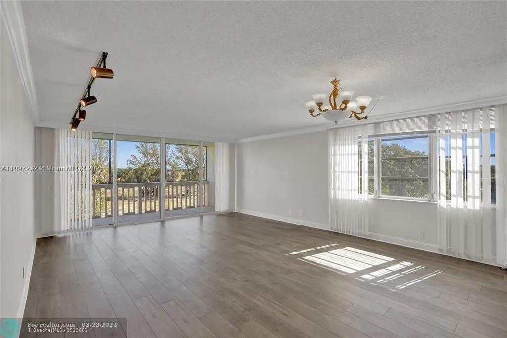 Ver detalles 337 3 / 2 1458 sq. ft. $ 2025-10-16 0 foto