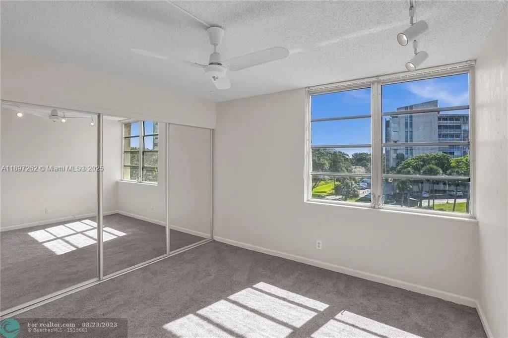 Ver detalles 337 3 / 2 1458 sq. ft. $ 2025-10-16 0 foto