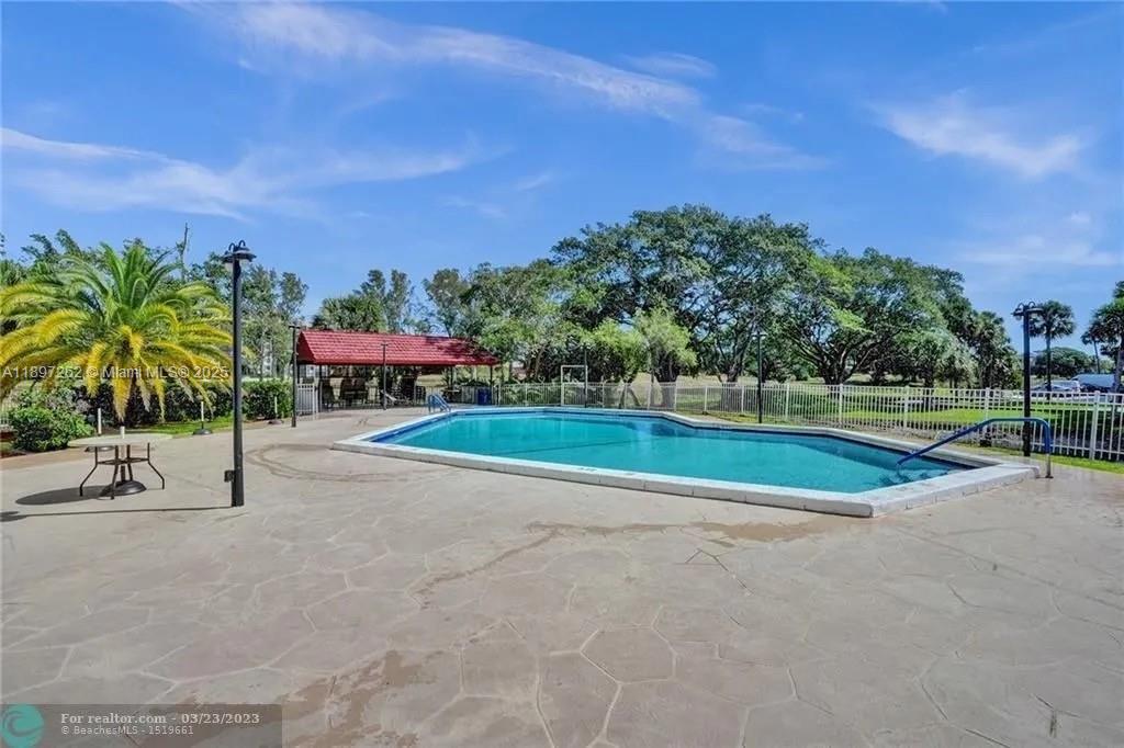 Ver detalles 337 3 / 2 1458 sq. ft. $ 2025-10-16 0 foto