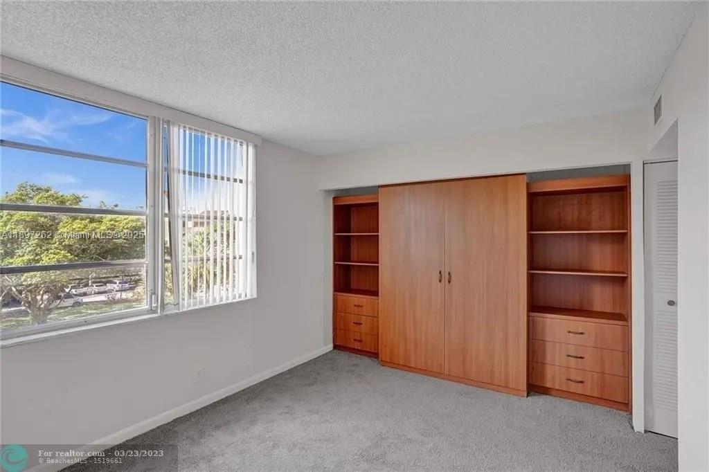 Ver detalles 337 3 / 2 1458 sq. ft. $ 2025-10-16 0 foto