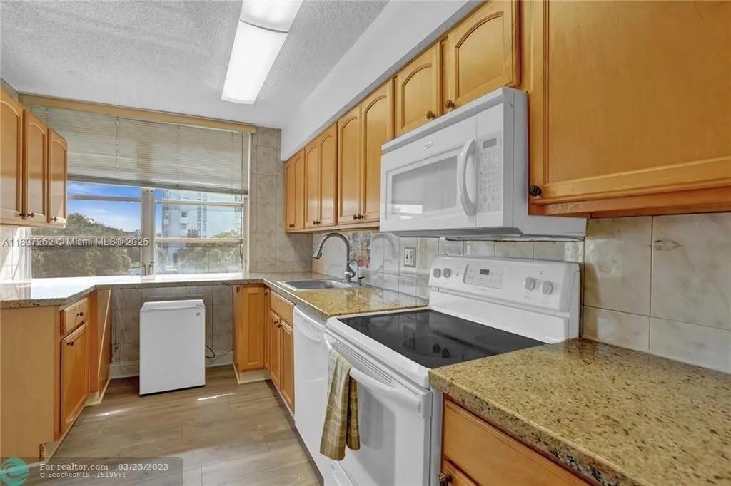 Ver detalles 337 3 / 2 1458 sq. ft. $ 2025-10-16 0 foto