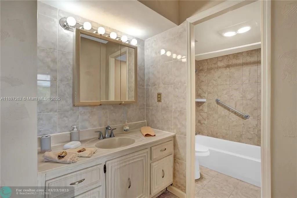Ver detalles 337 3 / 2 1458 sq. ft. $ 2025-10-16 0 foto