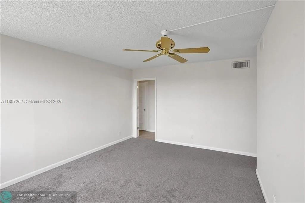 Ver detalles 337 3 / 2 1458 sq. ft. $ 2025-10-16 0 foto