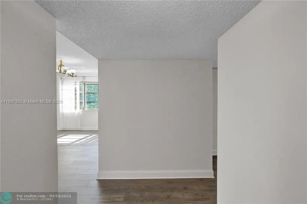 Ver detalles 337 3 / 2 1458 sq. ft. $ 2025-10-16 0 foto