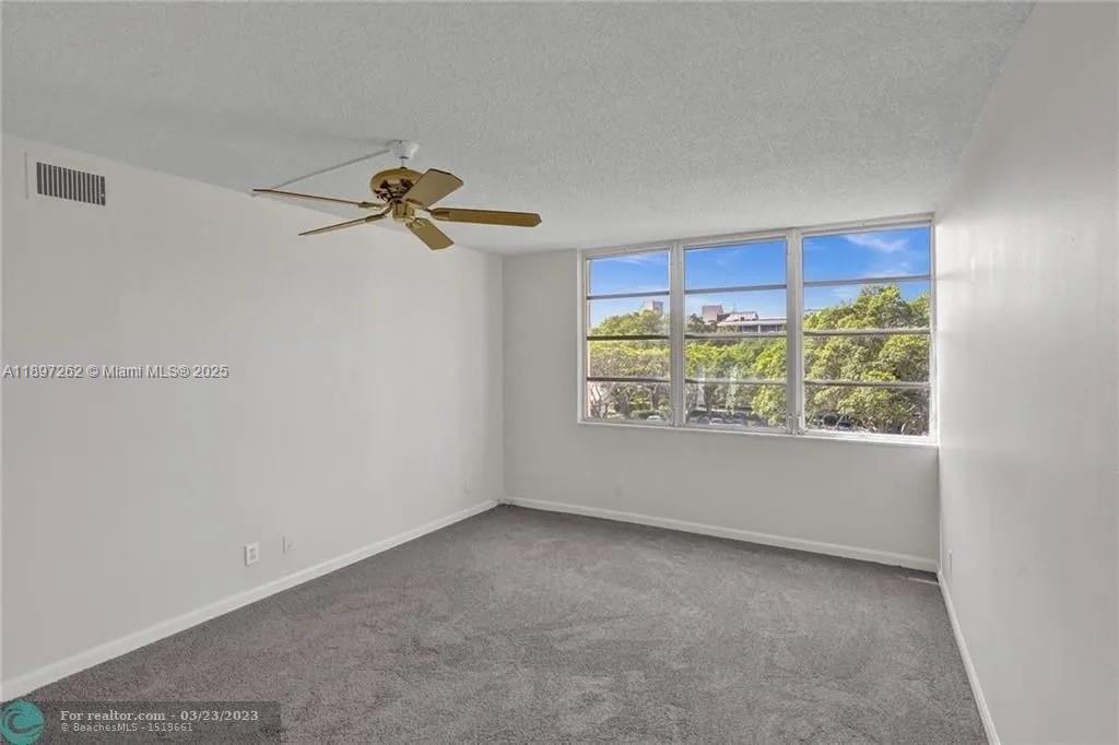 Ver detalles 337 3 / 2 1458 sq. ft. $ 2025-10-16 0 foto