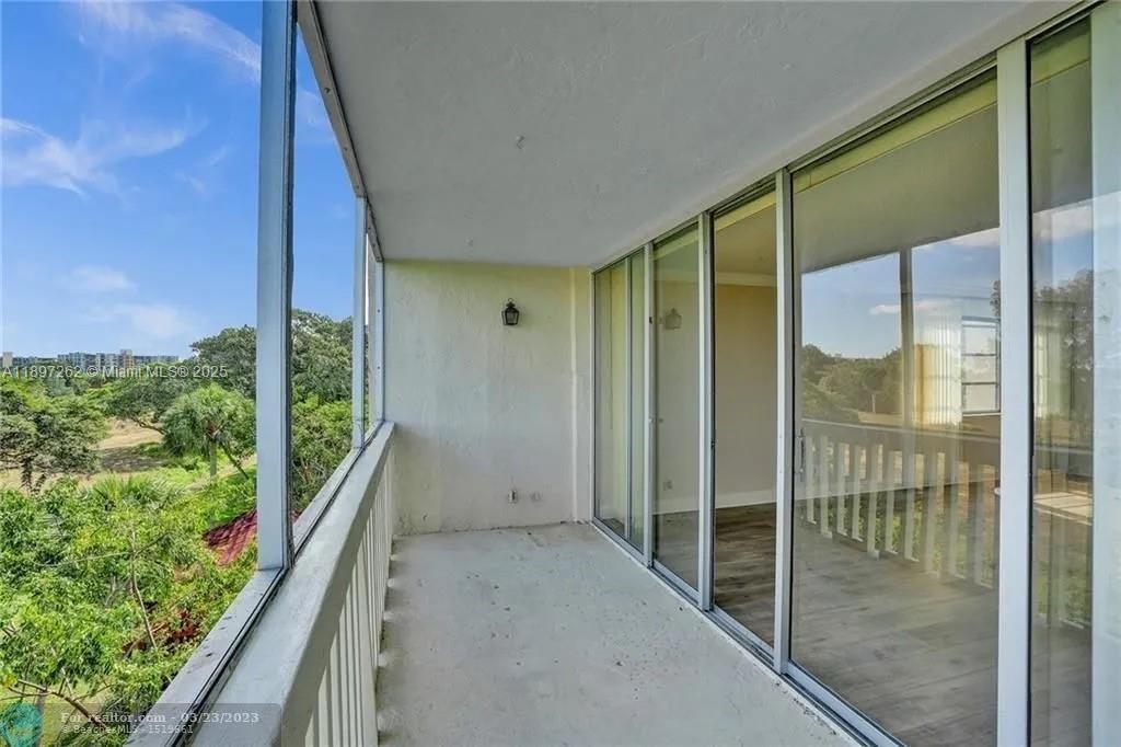 Ver detalles 337 3 / 2 1458 sq. ft. $ 2025-10-16 0 foto