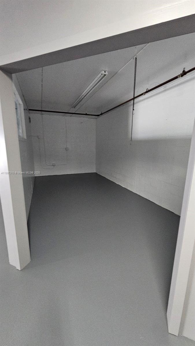 See details / sq. ft. $ 2025-10-16 0 Photo