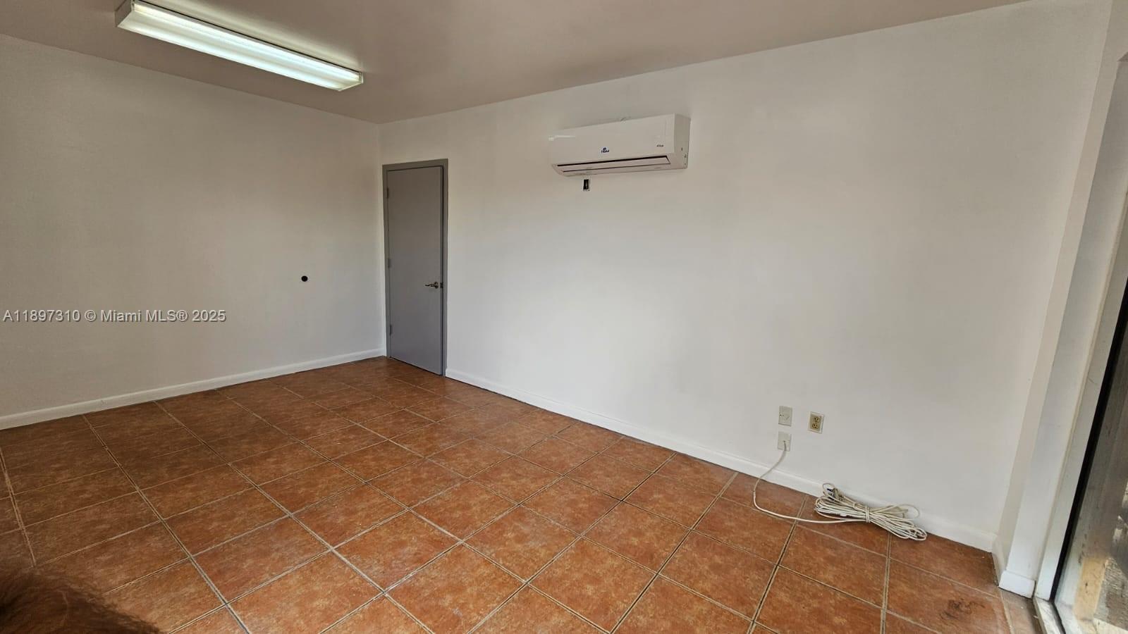 See details / sq. ft. $ 2025-10-16 0 Photo