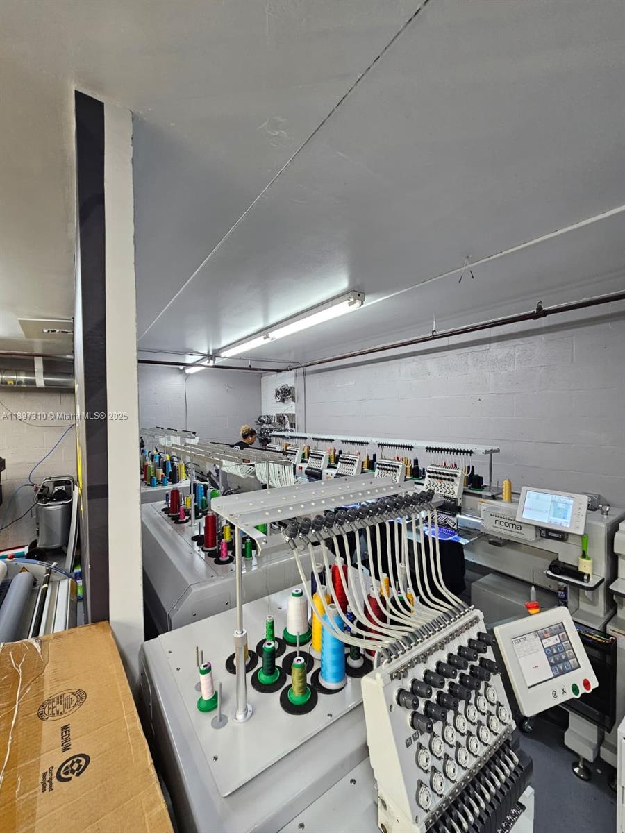 See details / sq. ft. $ 2025-10-16 0 Photo