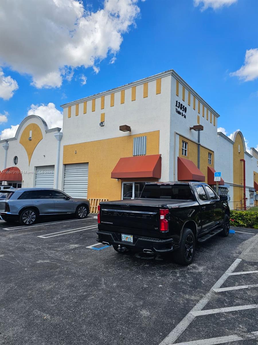 See details / sq. ft. $ 2025-10-16 0 Photo