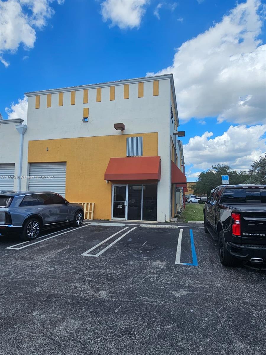 See details / sq. ft. $ 2025-10-16 0 Photo