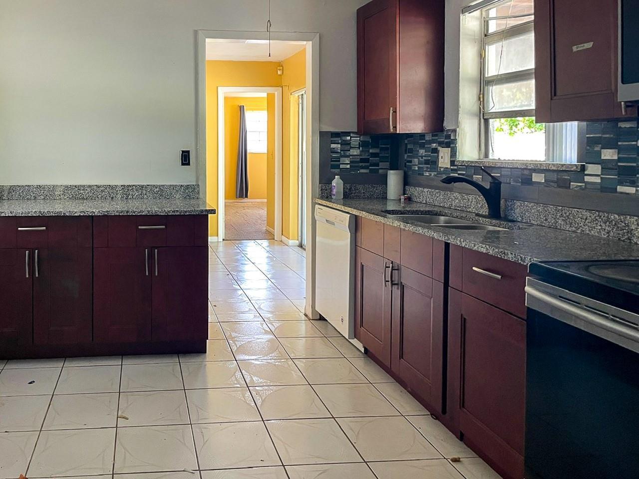 Ver detalles 2421 3 / 2 1346 sq. ft. $ 2026-01-31 0 foto