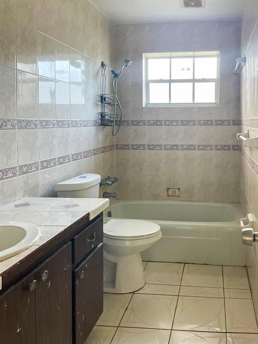 Ver detalles 2421 3 / 2 1346 sq. ft. $ 2026-01-31 0 foto