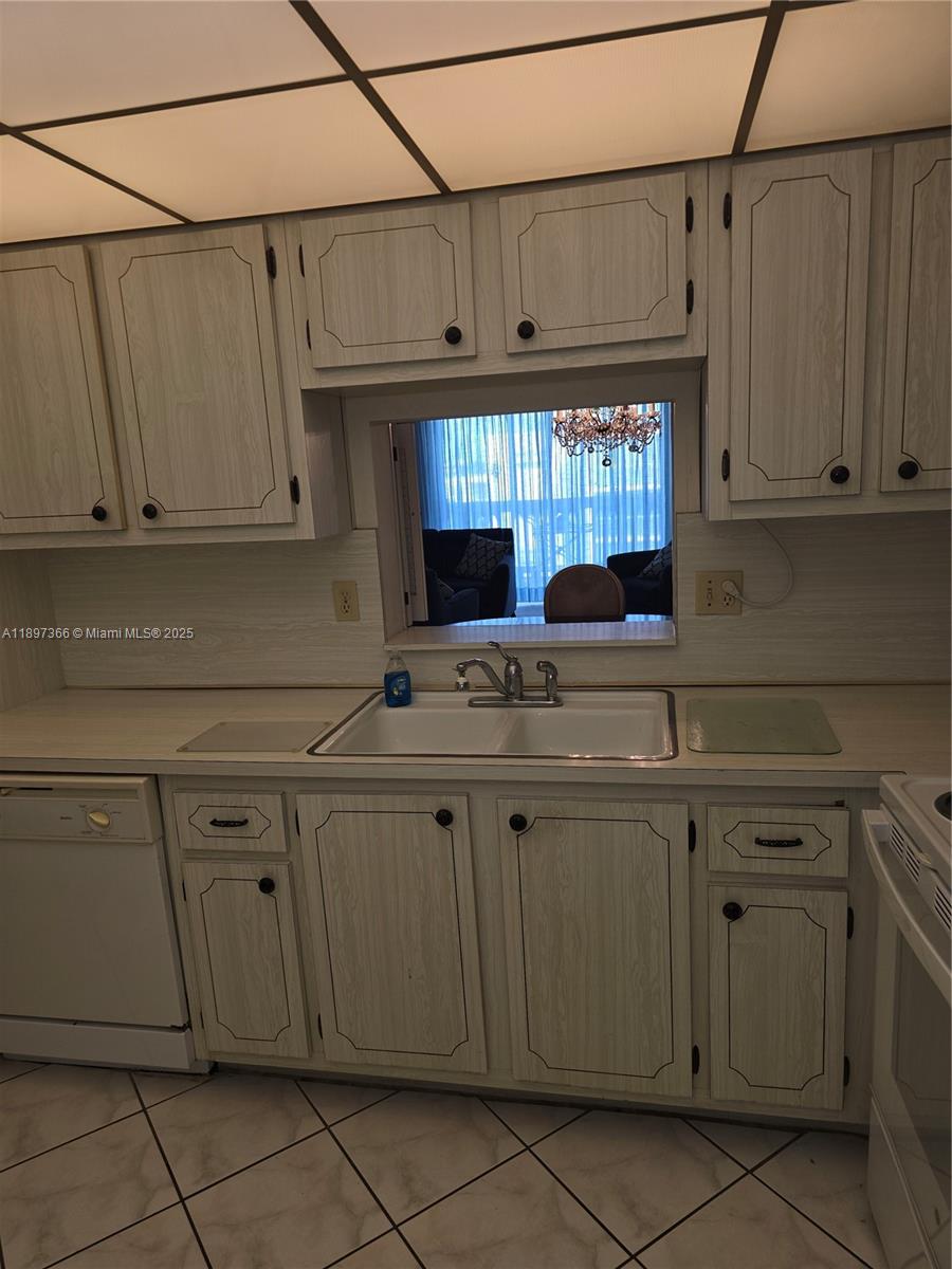 Photo of 609 14th Ave #701, Hallandale Beach, Florida, 33009 -
