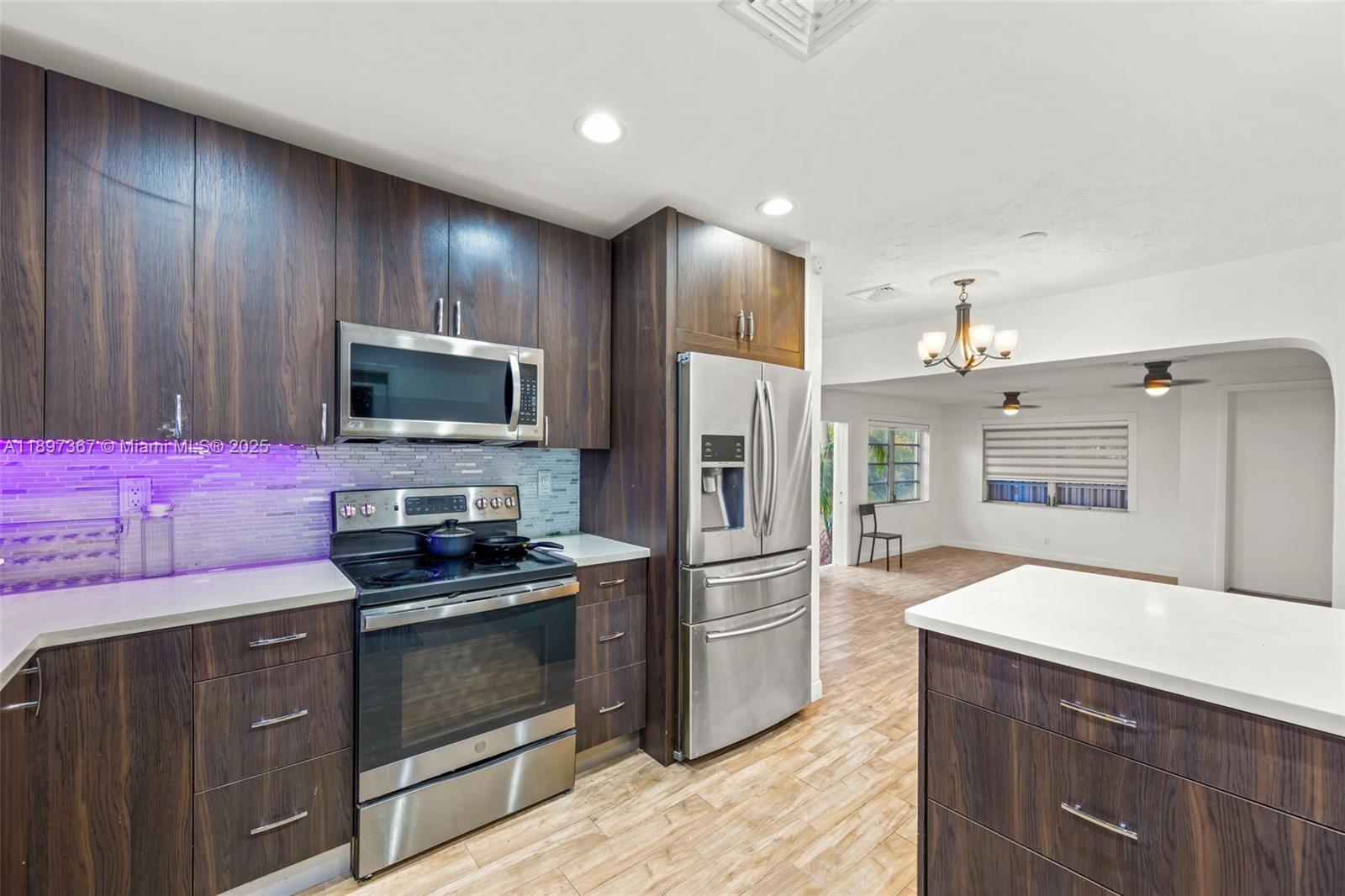 Ver detalles 23 5 / 4 2280 sq. ft. $ 2025-10-16 0 foto