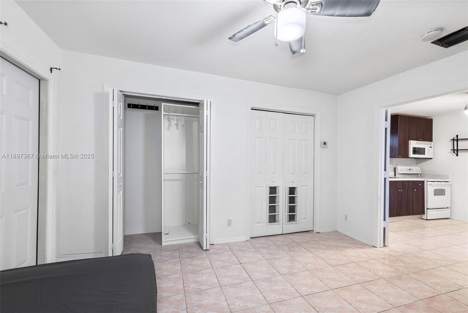 Ver detalles 23 5 / 4 2280 sq. ft. $ 2025-10-16 0 foto