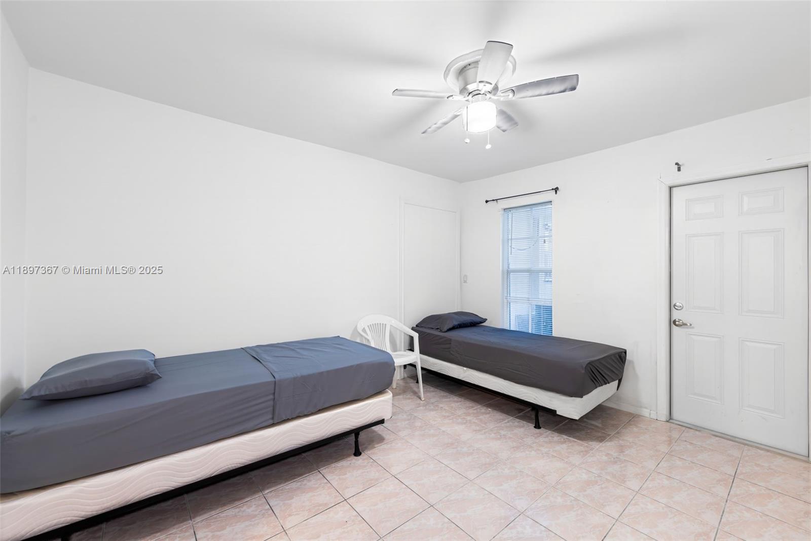 Ver detalles 23 5 / 4 2280 sq. ft. $ 2025-10-16 0 foto