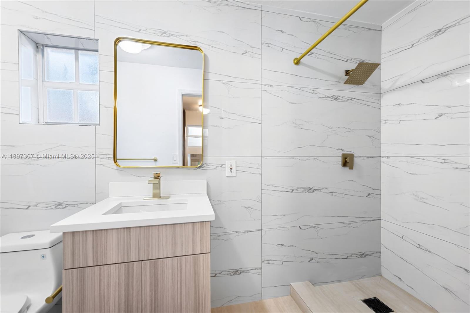 Ver detalles 23 5 / 4 2280 sq. ft. $ 2025-10-16 0 foto