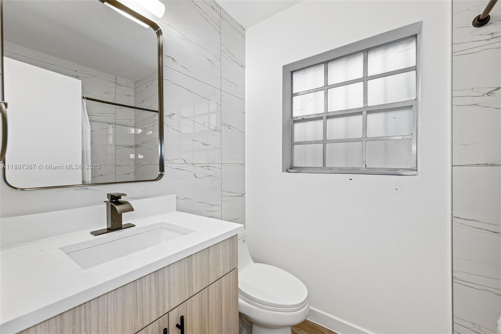 Ver detalles 23 5 / 4 2280 sq. ft. $ 2025-10-16 0 foto