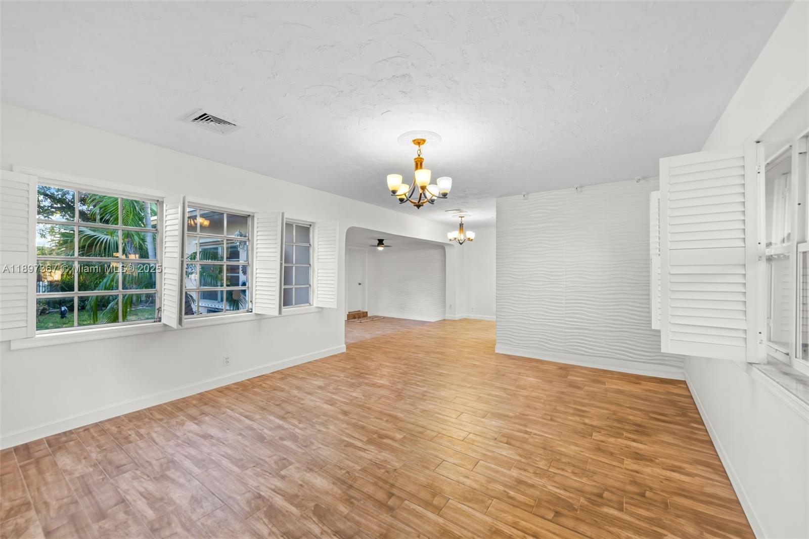 Ver detalles 23 5 / 4 2280 sq. ft. $ 2025-10-16 0 foto