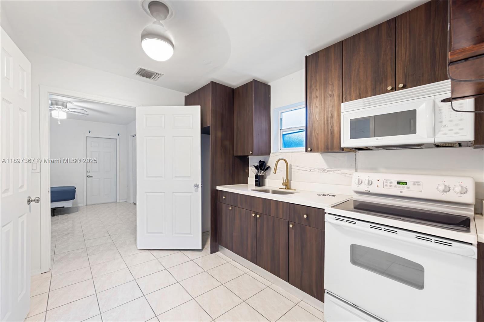 Ver detalles 23 5 / 4 2280 sq. ft. $ 2025-10-16 0 foto