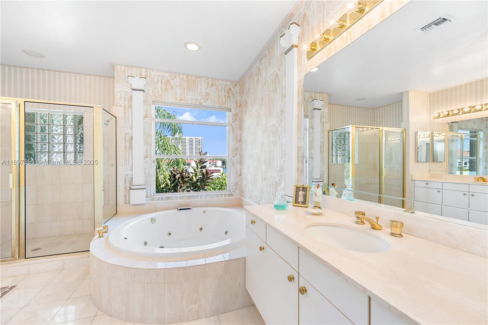 Photo of 3699 208th Ter  (3699), Aventura, Florida, 33180 - Master Bath