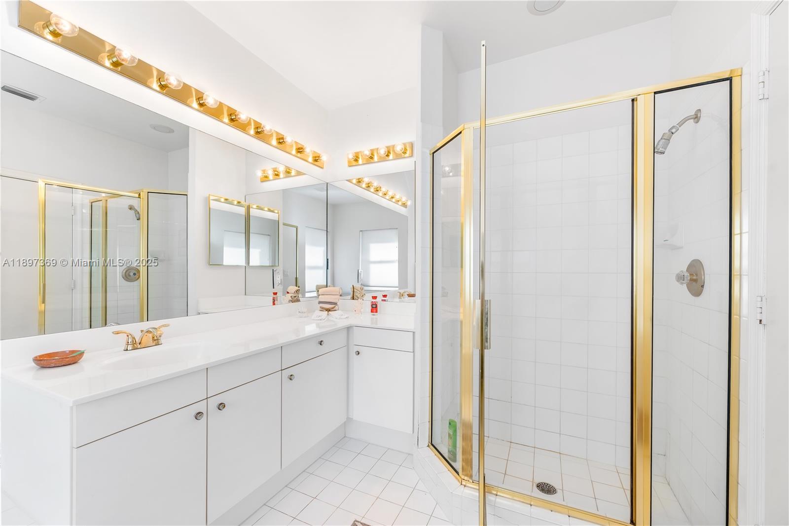 Photo of 3699 208th Ter  (3699), Aventura, Florida, 33180 - 2nd Guest Bath