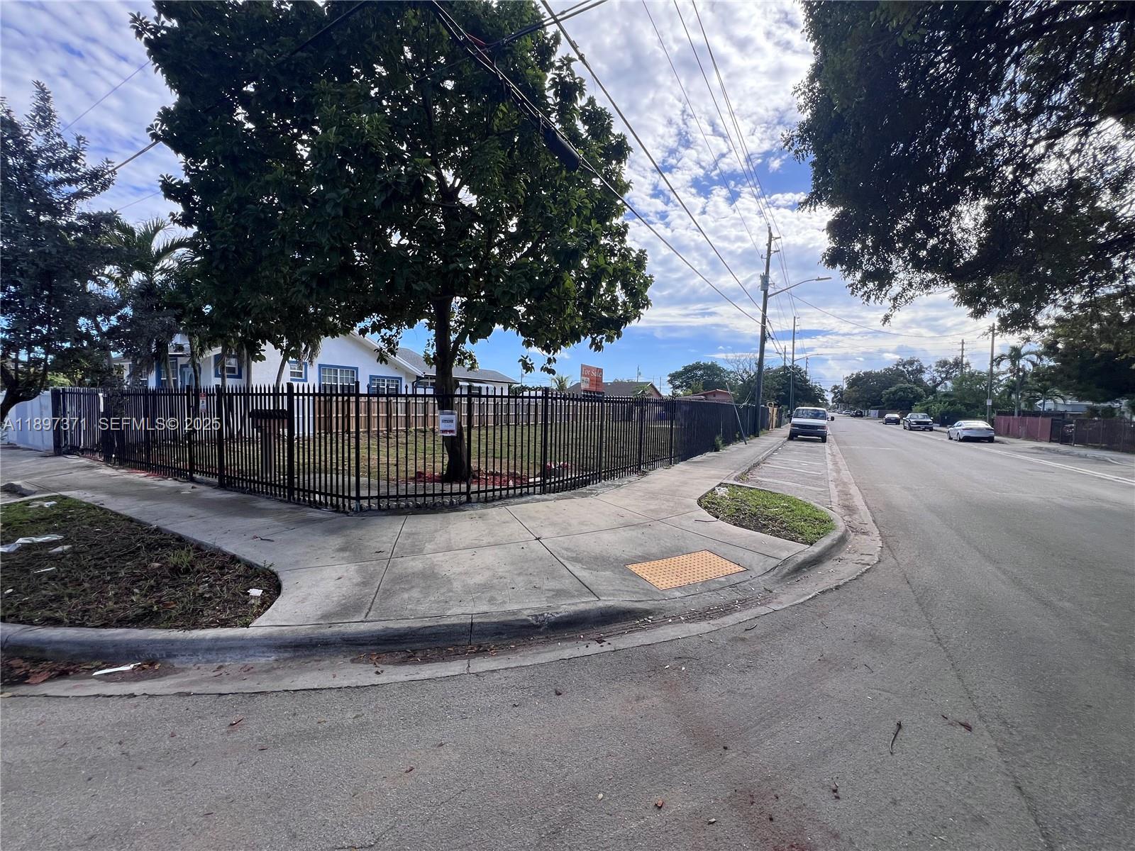   /   кв.футов $ 2025-10-16 0 Фото