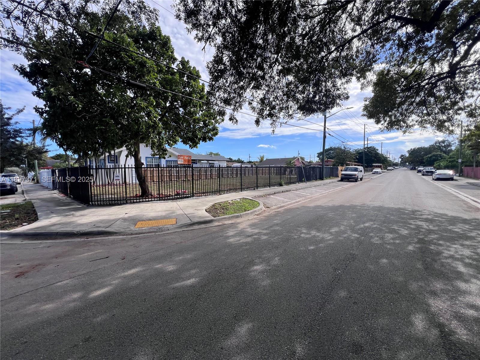   /   кв.футов $ 2025-10-16 0 Фото