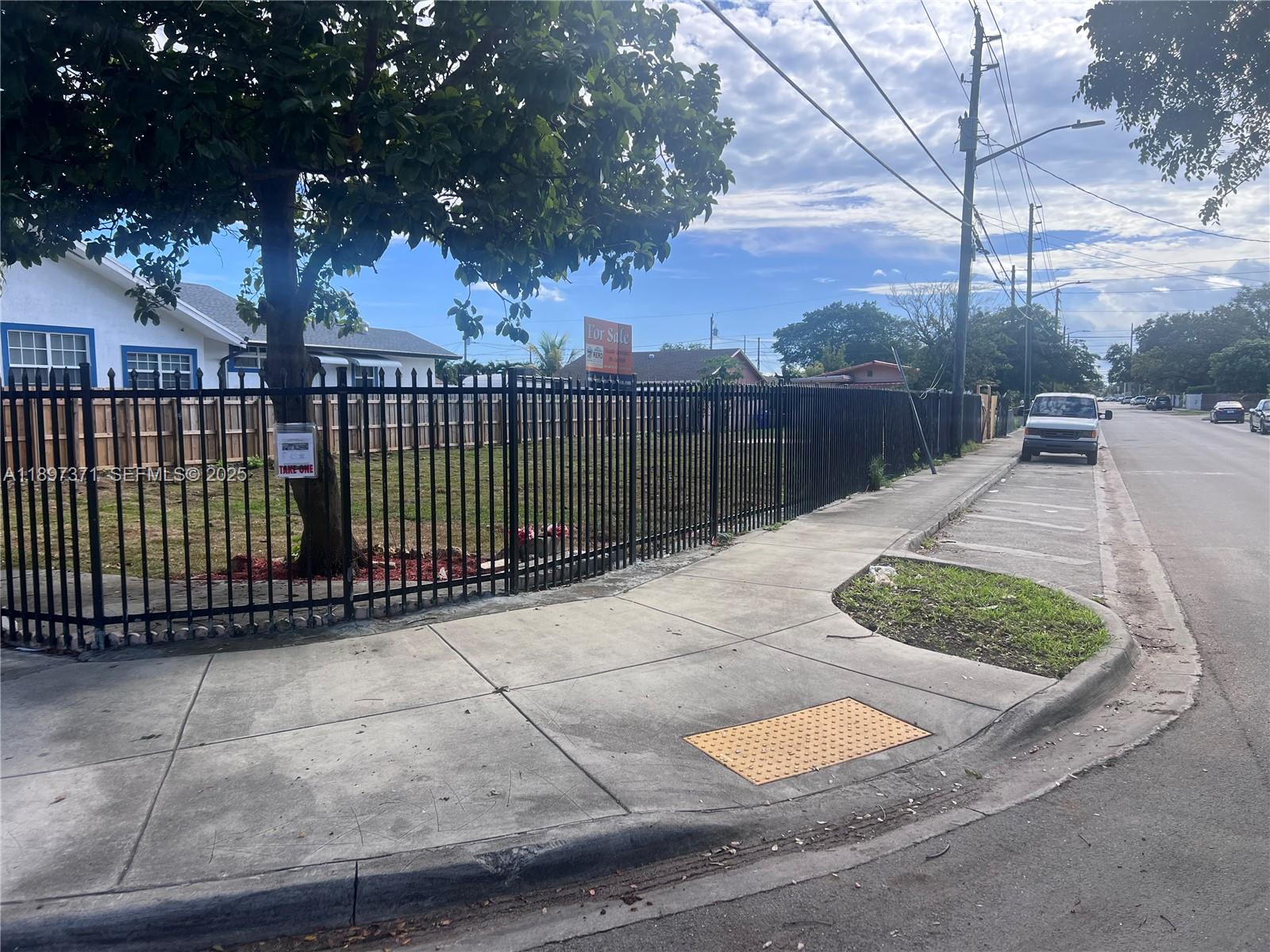   /   кв.футов $ 2025-10-16 0 Фото