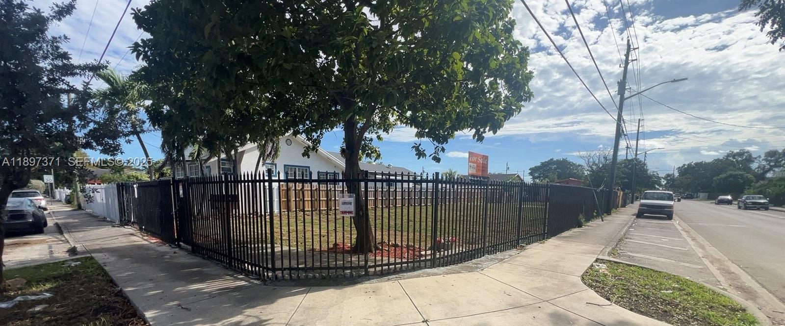   /   кв.футов $ 2025-10-16 0 Фото