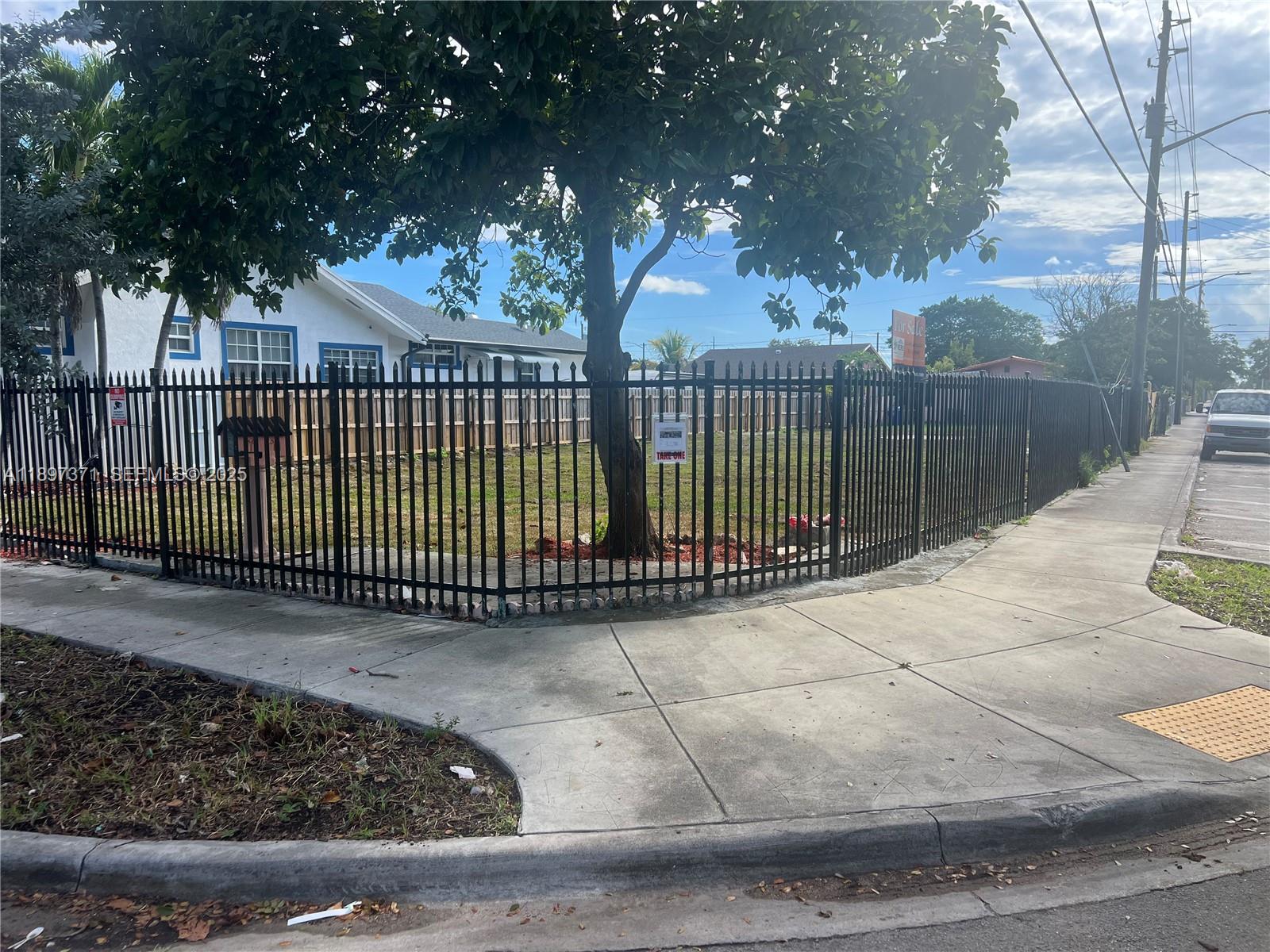   /   кв.футов $ 2025-10-16 0 Фото