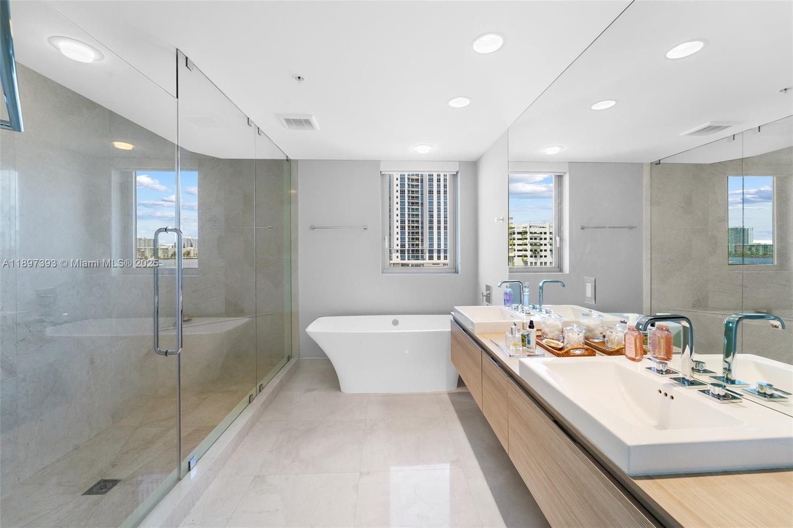 Photo of 17111 Biscayne Blvd  #307, North Miami Beach, Florida, 33160 -
