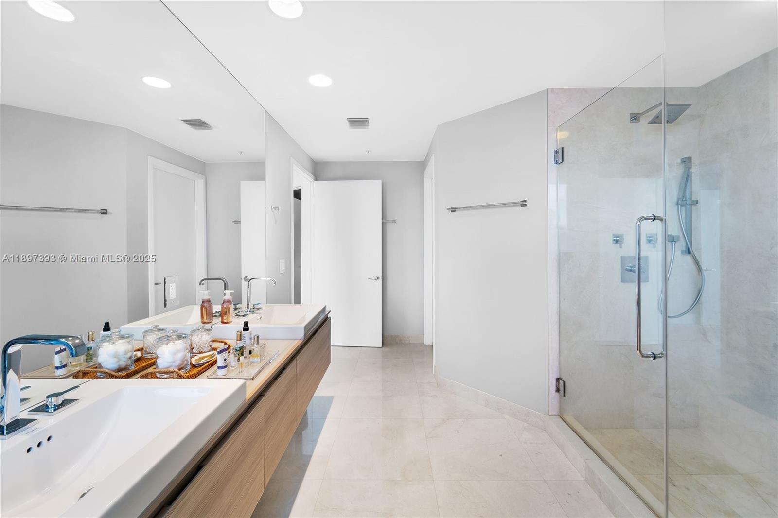 Photo of 17111 Biscayne Blvd  #307, North Miami Beach, Florida, 33160 -