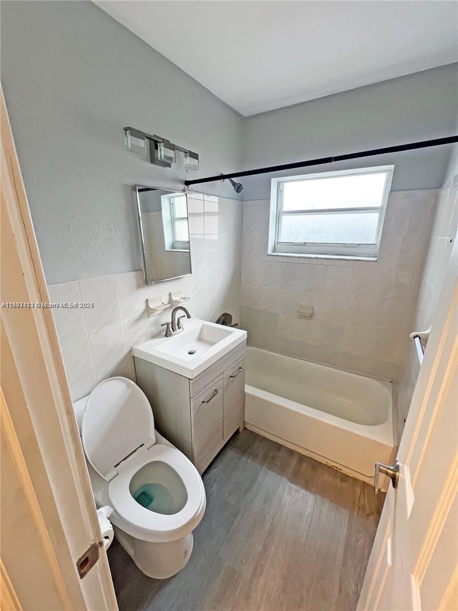 Ver detalles / 1280 sq. ft. $ 2025-10-16 0 foto