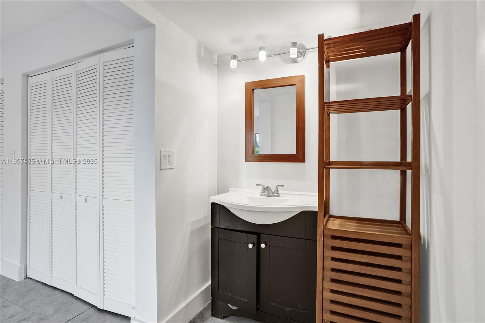 Photo of 20332 34th Ct (20332), Aventura, Florida, 33180 - Primary bathroom