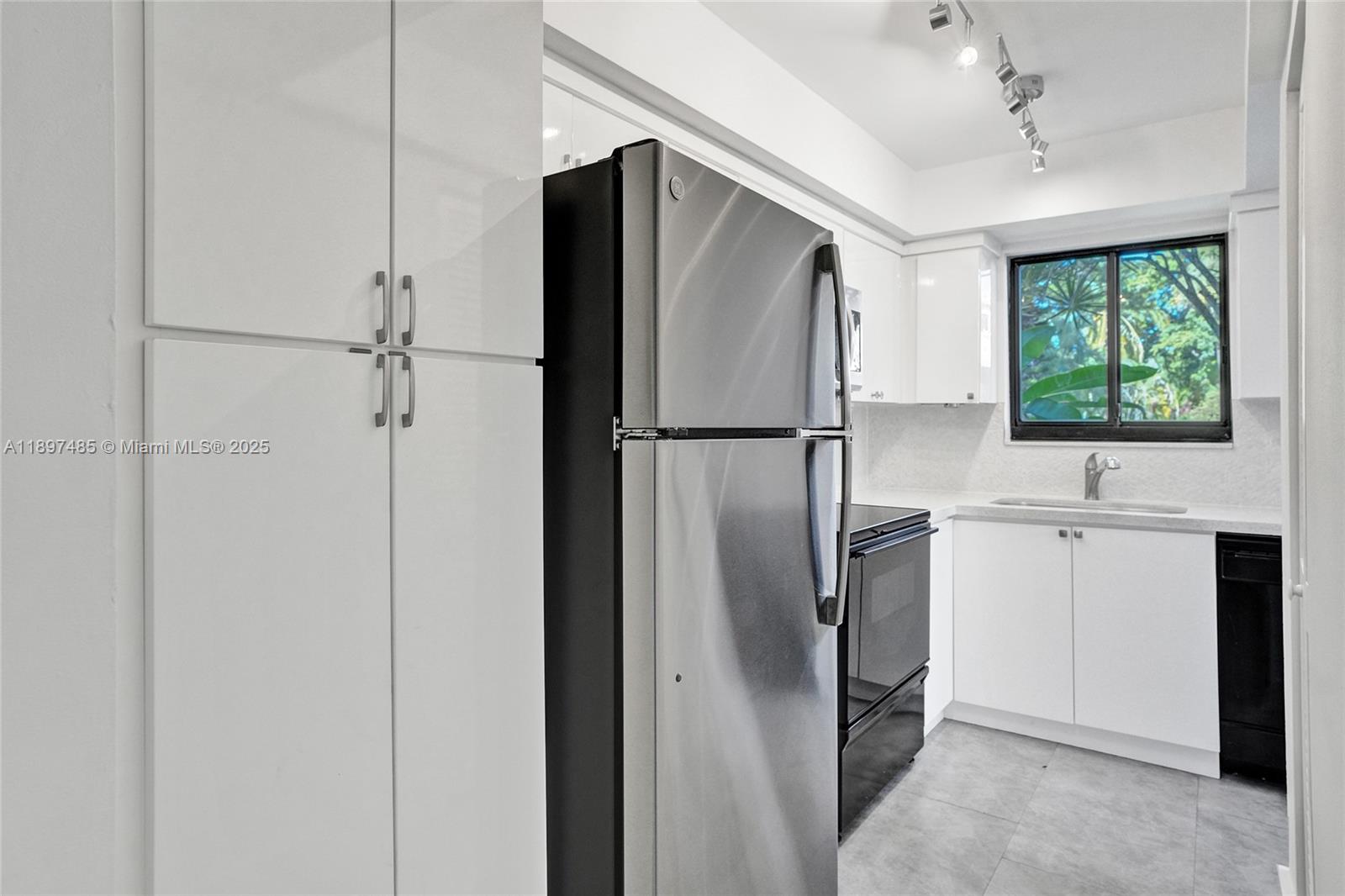 Photo of 20332 34th Ct (20332), Aventura, Florida, 33180 - Lots of cabinet space in the kitchen