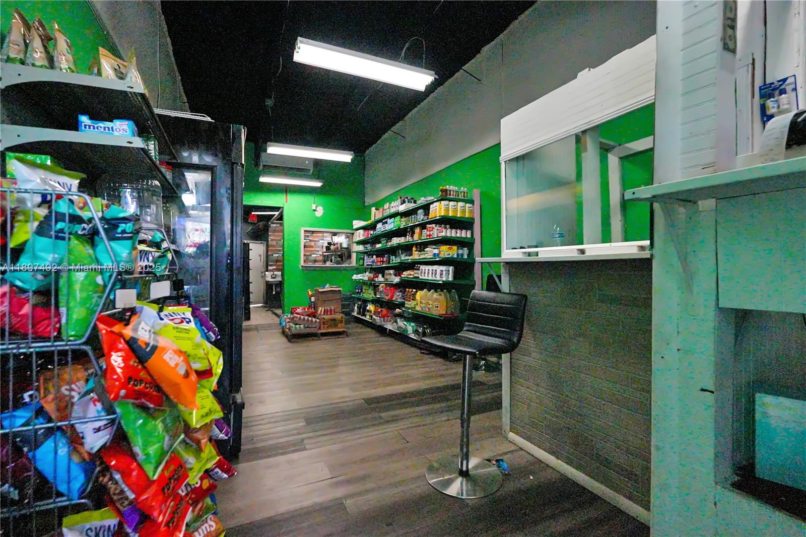   /   sq. ft. $ 2025-10-16 0 Photo