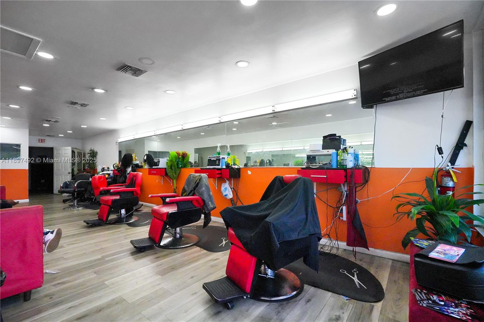   /   sq. ft. $ 2025-10-16 0 Photo