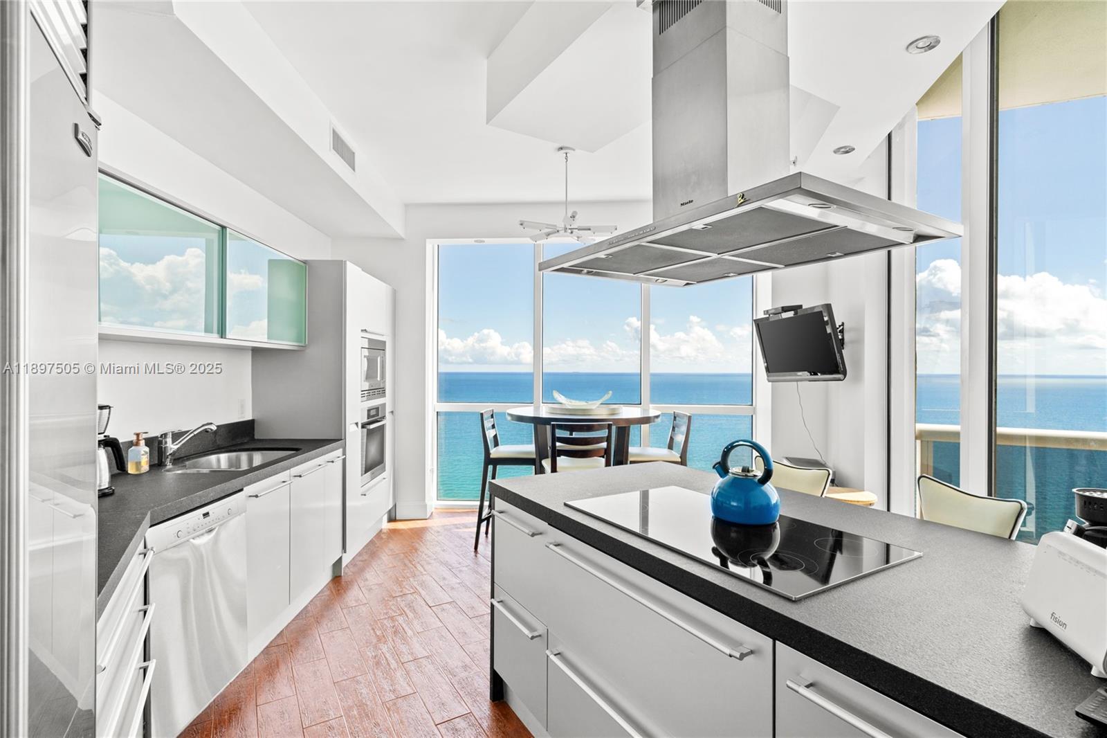 See details 4209 2 / 3 1722 sq. ft. $ 2025-10-16 0 Photo