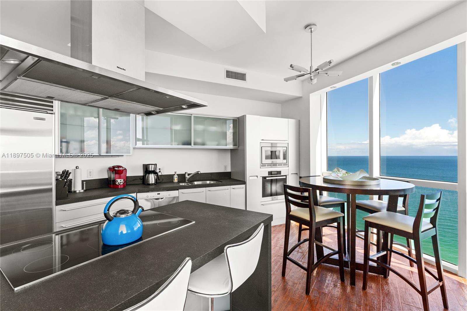 See details 4209 2 / 3 1722 sq. ft. $ 2025-10-16 0 Photo